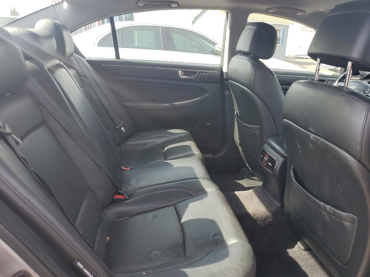 2010 Hyundai Genesis - Image 10