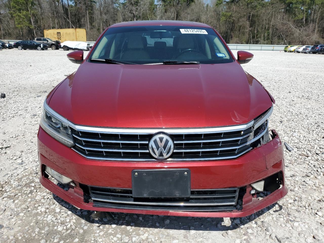 2017 Volkswagen Passat - Image 5
