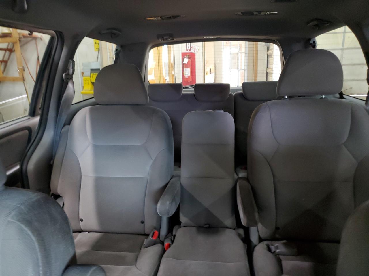 2008 Honda Odyssey - Image 10