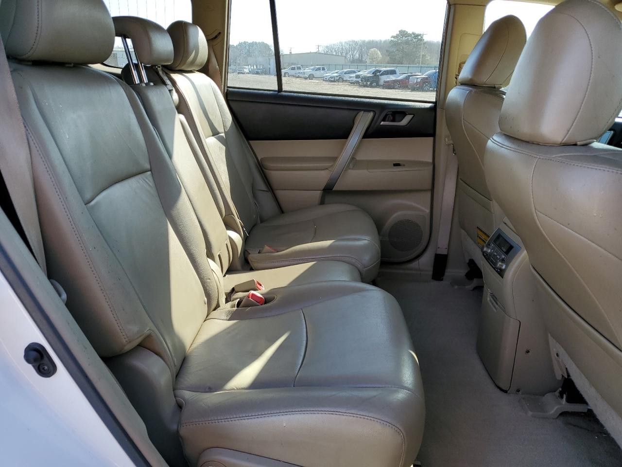 2010 Toyota Highlander - Image 12