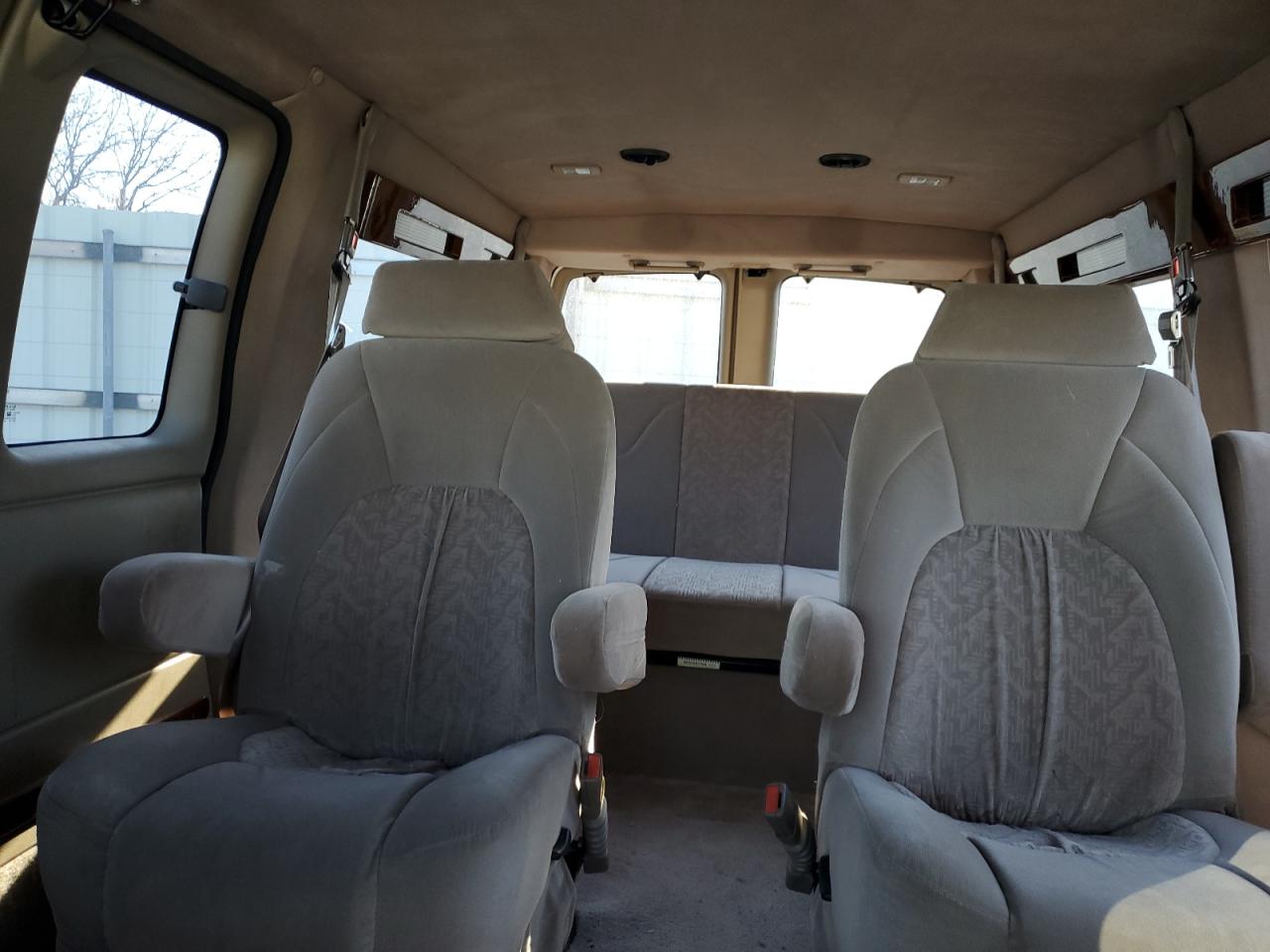 1999 Chevrolet Express - Image 10