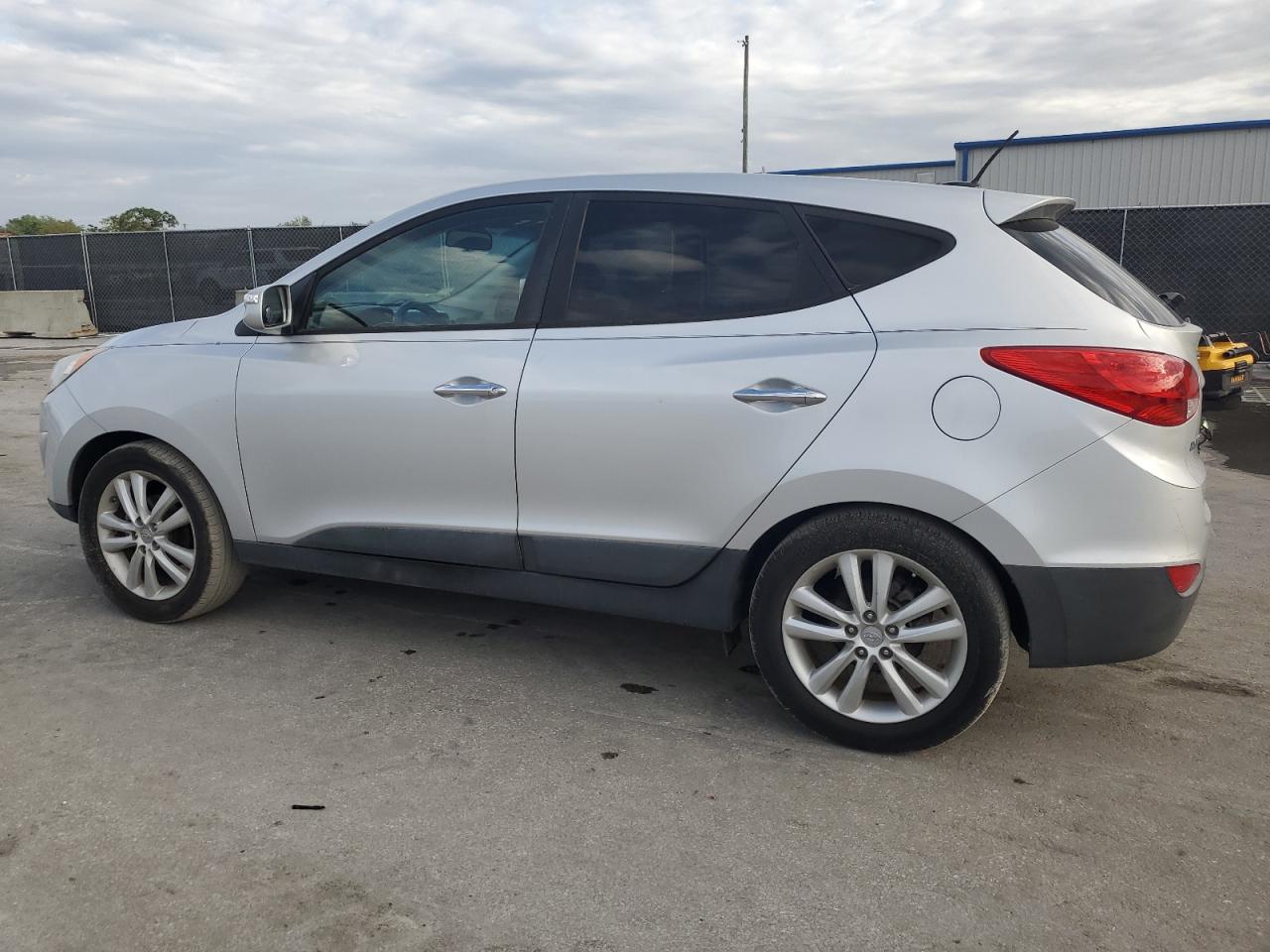 2010 Hyundai Tucson - Image 2