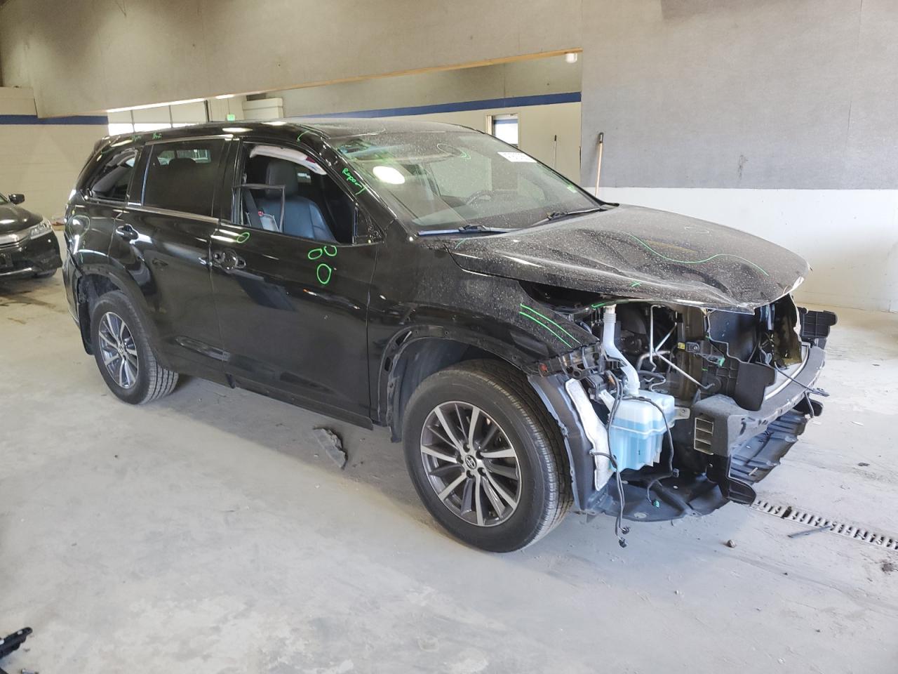 2017 Toyota Highlander - Image 4