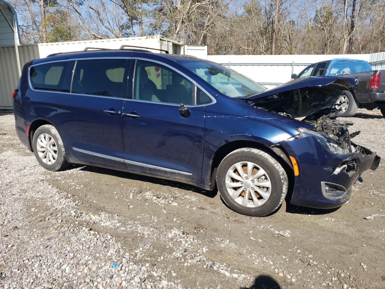 2017 Chrysler Pacifica - Image 4