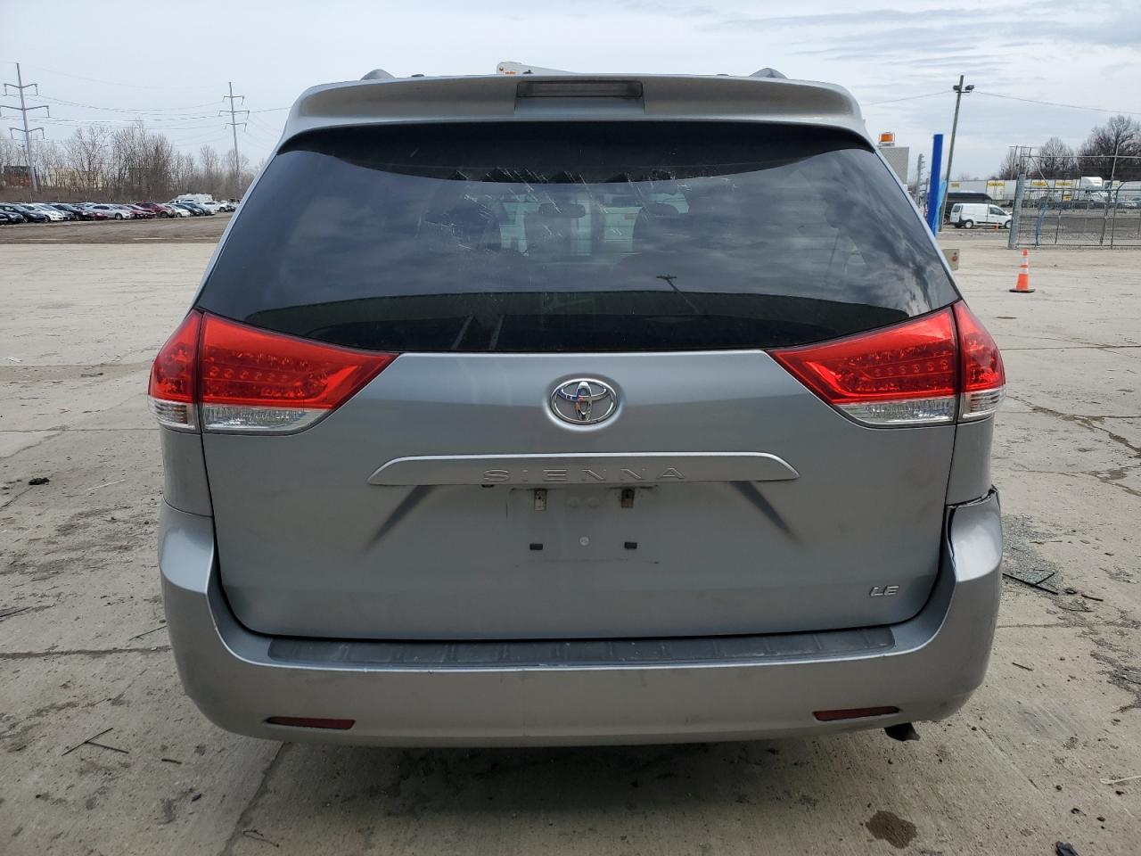 2014 Toyota Sienna - Image 6