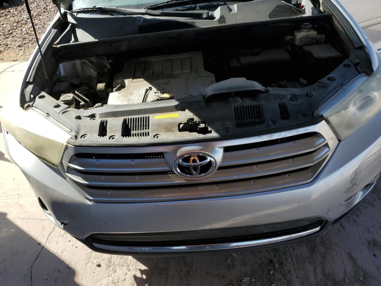 2012 Toyota Highlander - Image 14