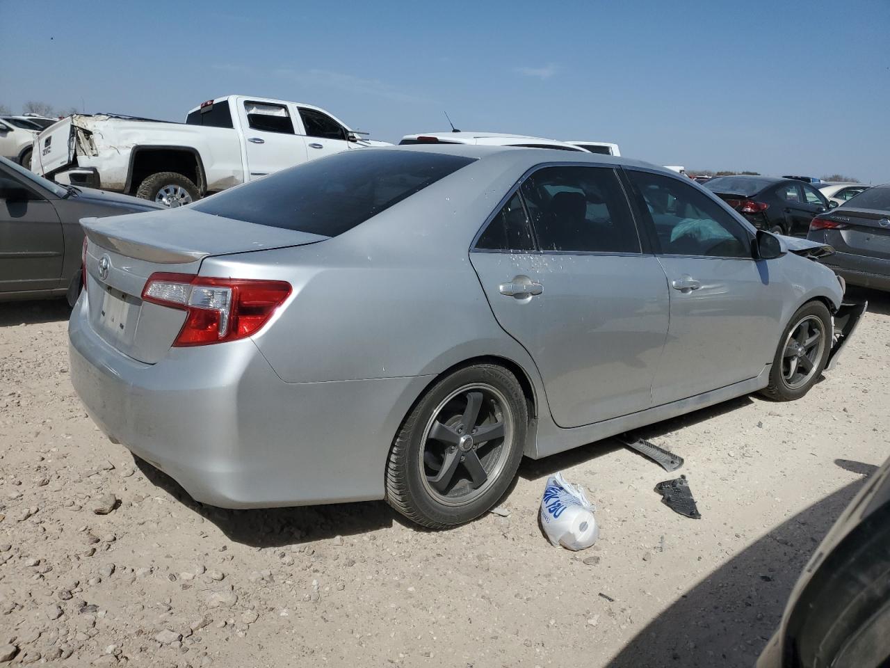 2014 Toyota Camry - Image 3