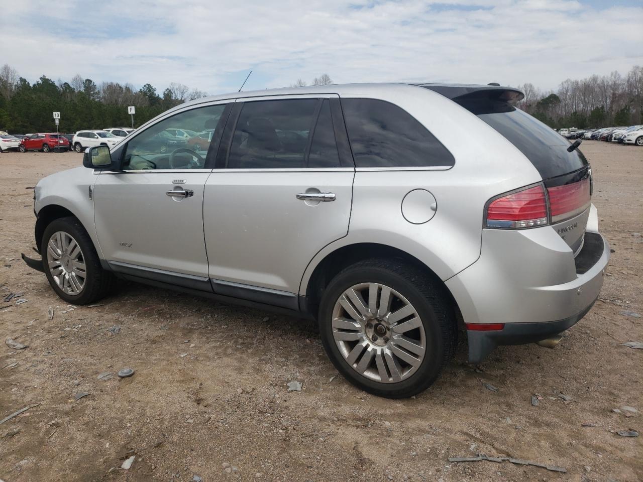 2010 Lincoln MKX - Image 2