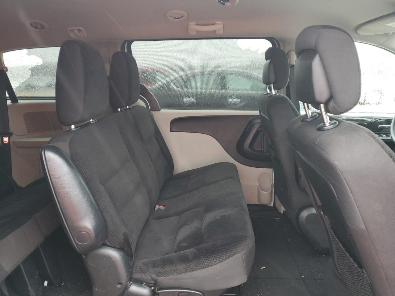 2019 Dodge Caravan - Image 11