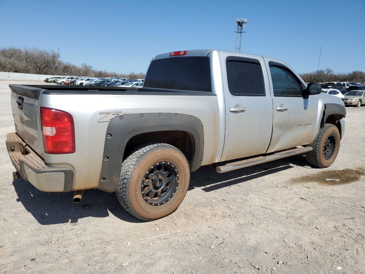 2011 Chevrolet Silverado - Image 3