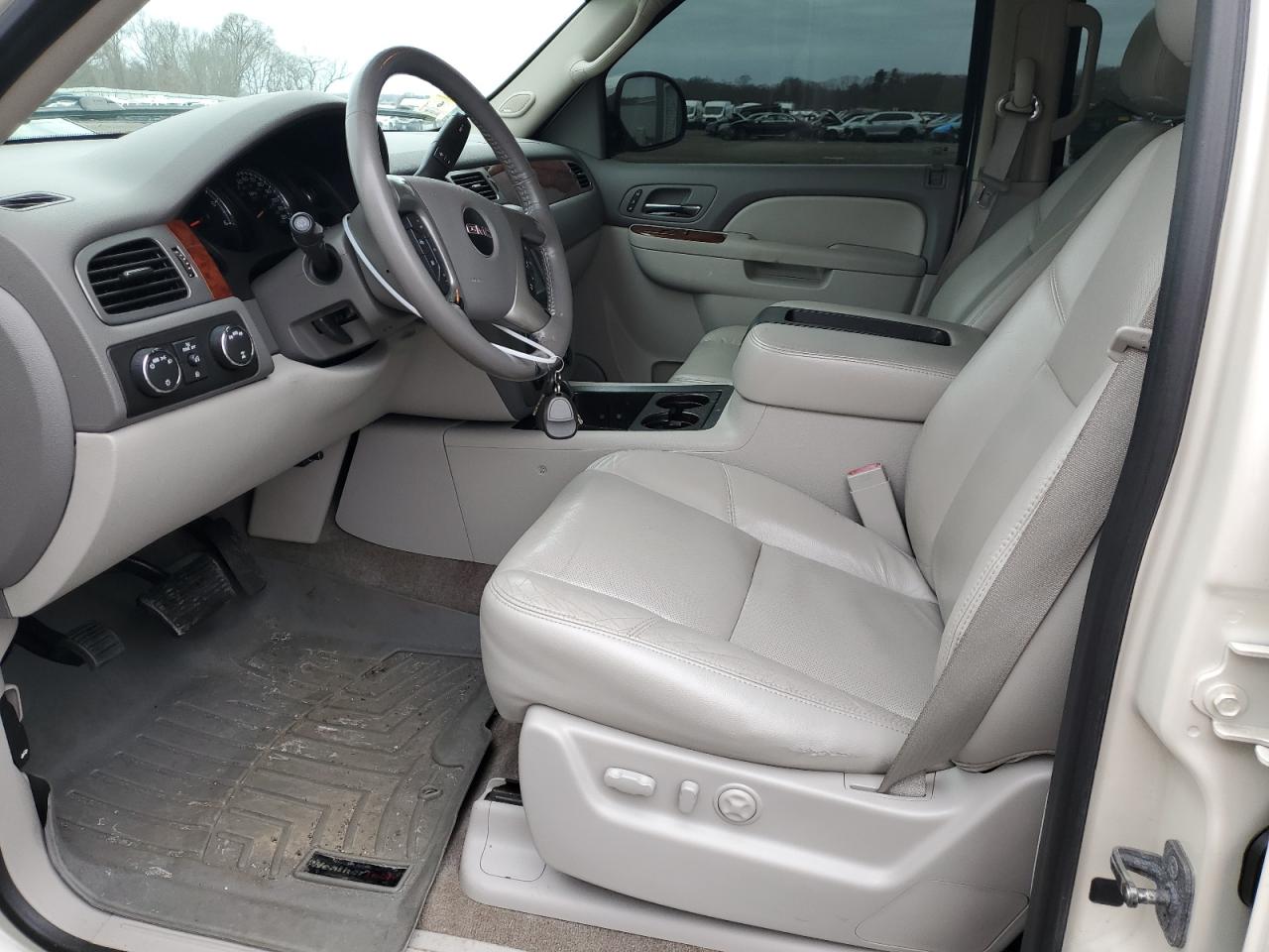 2012 GMC Yukon - Image 7