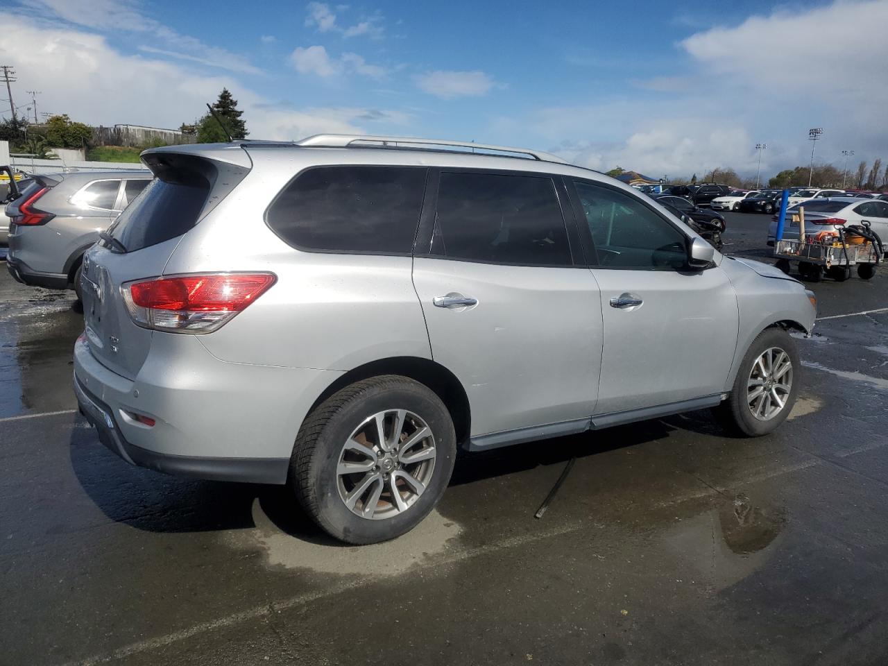 2013 Nissan Pathfinder - Image 3