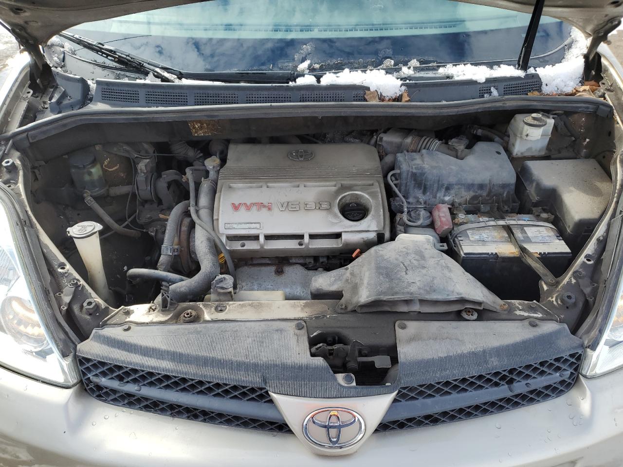 2004 Toyota Sienna - Image 12