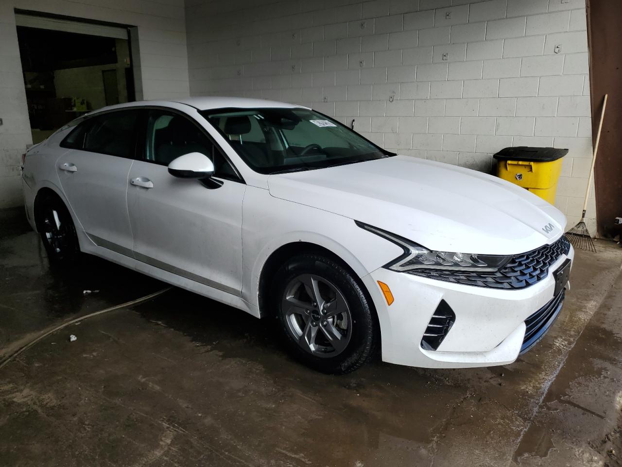 2023 Kia K5 - Image 4