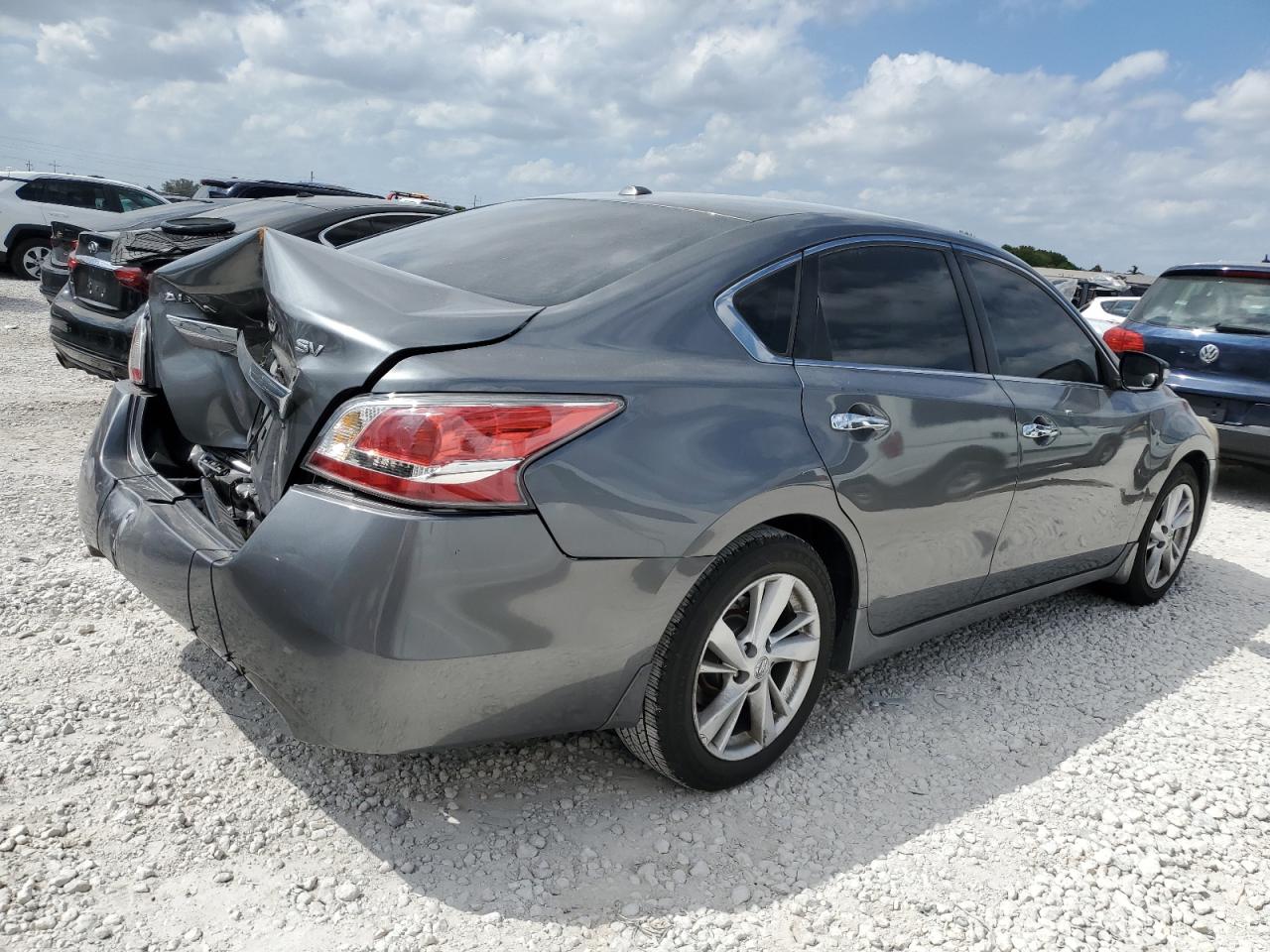 2015 Nissan Altima - Image 3