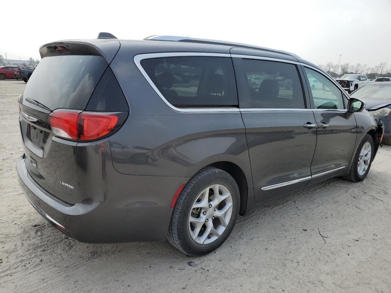 2020 Chrysler Pacifica - Image 3