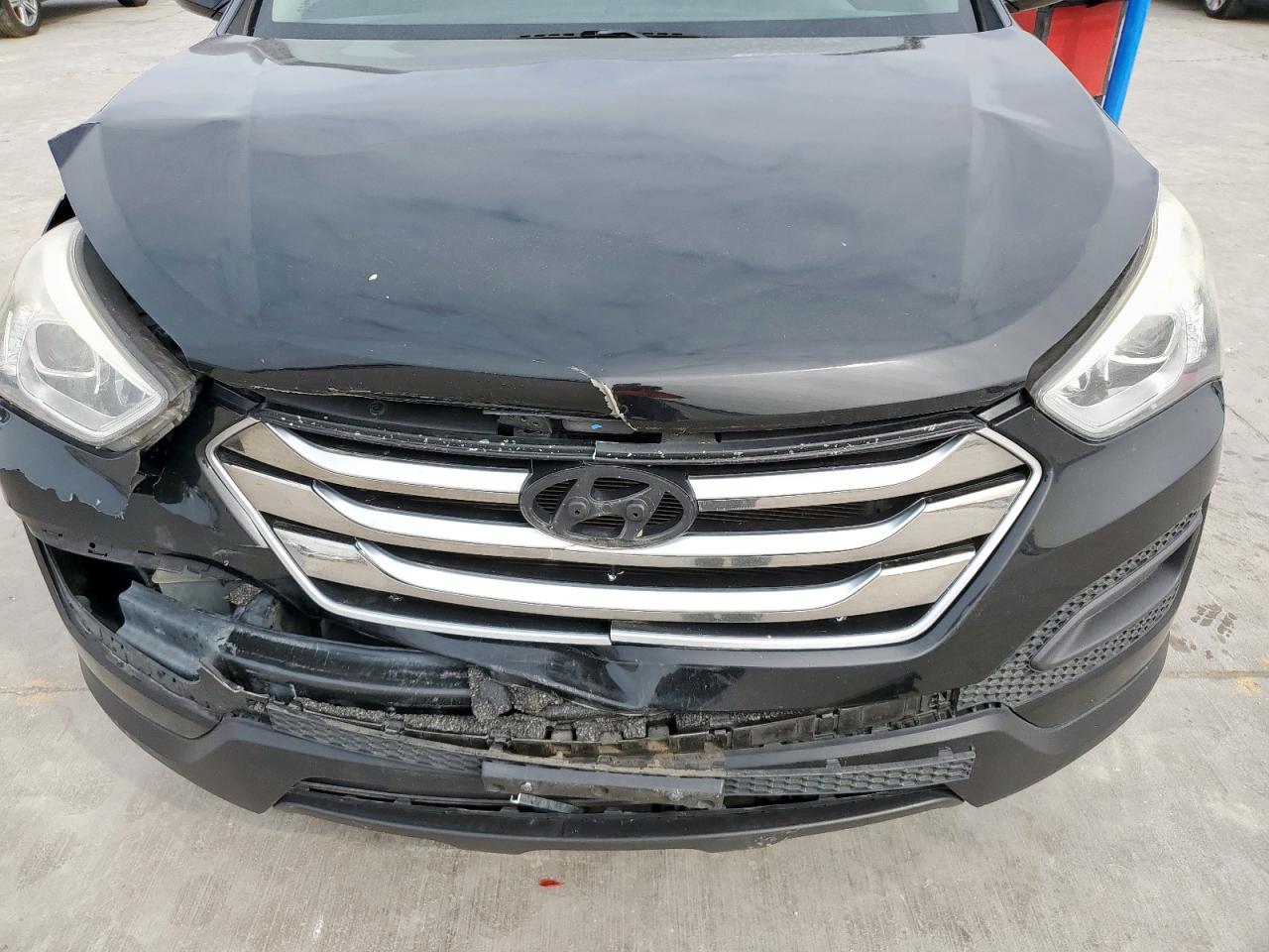 2016 Hyundai Santa Fe - Image 12