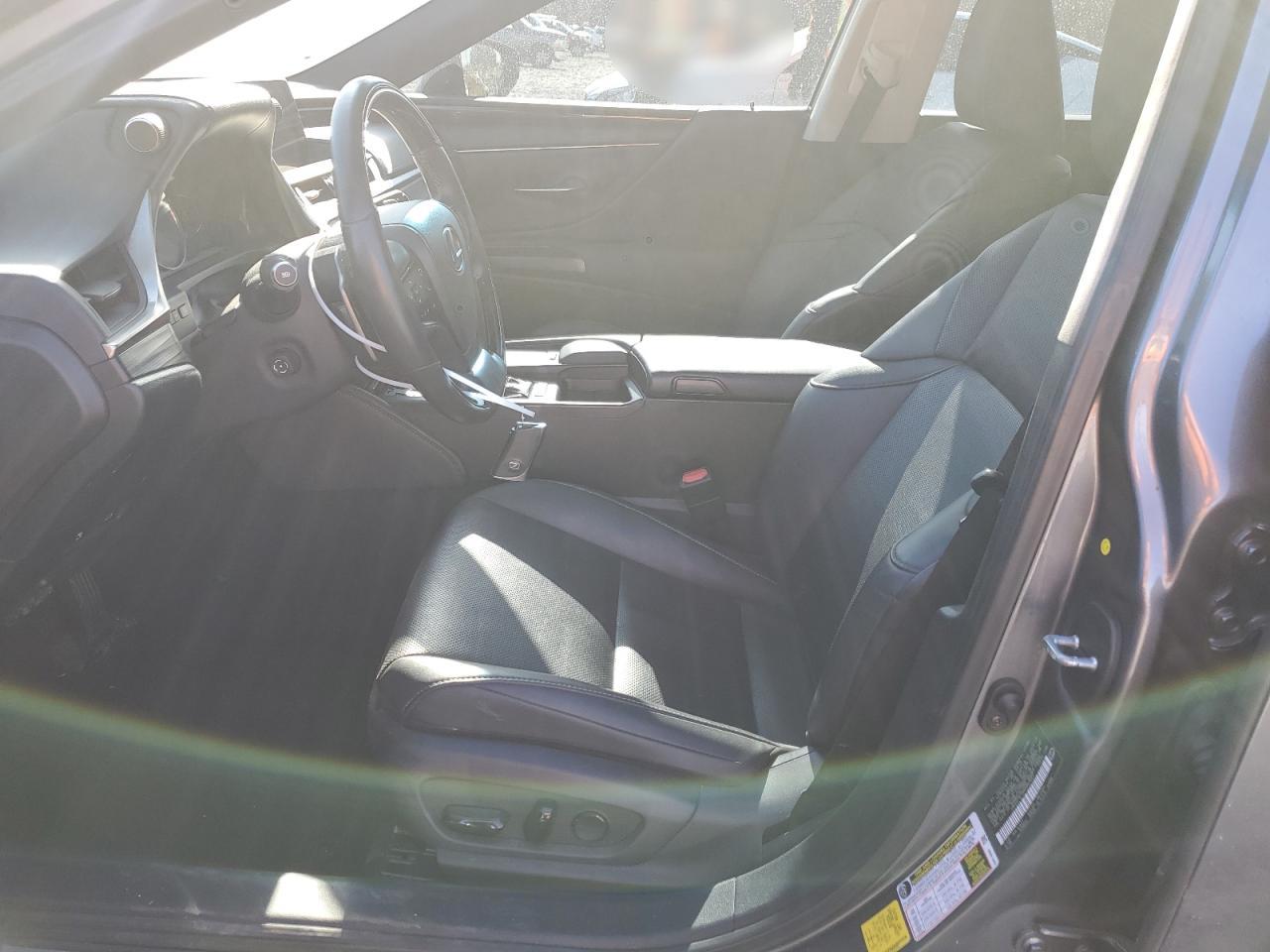 2021 Lexus ES - Image 7