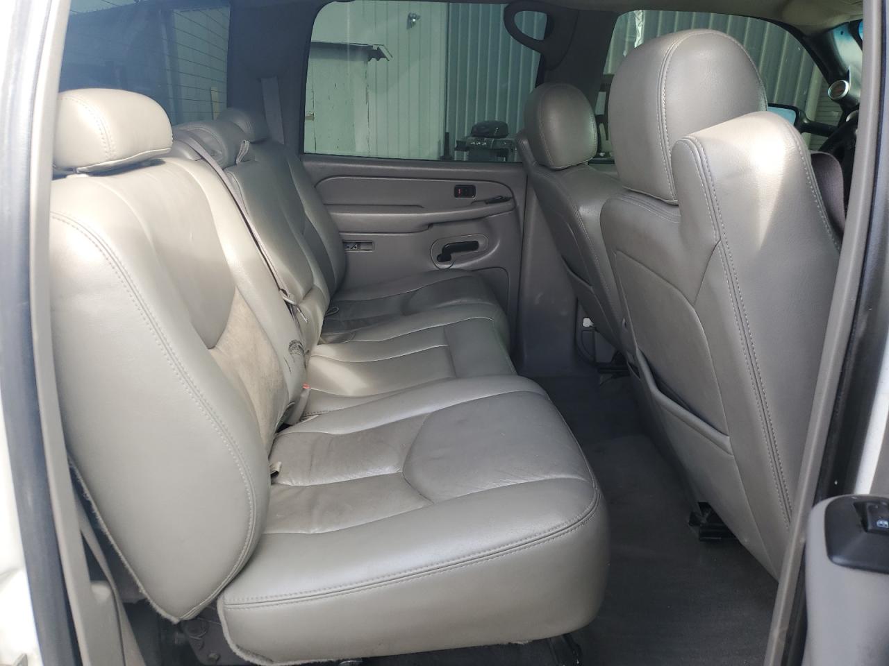 2006 Chevrolet Silverado - Image 10