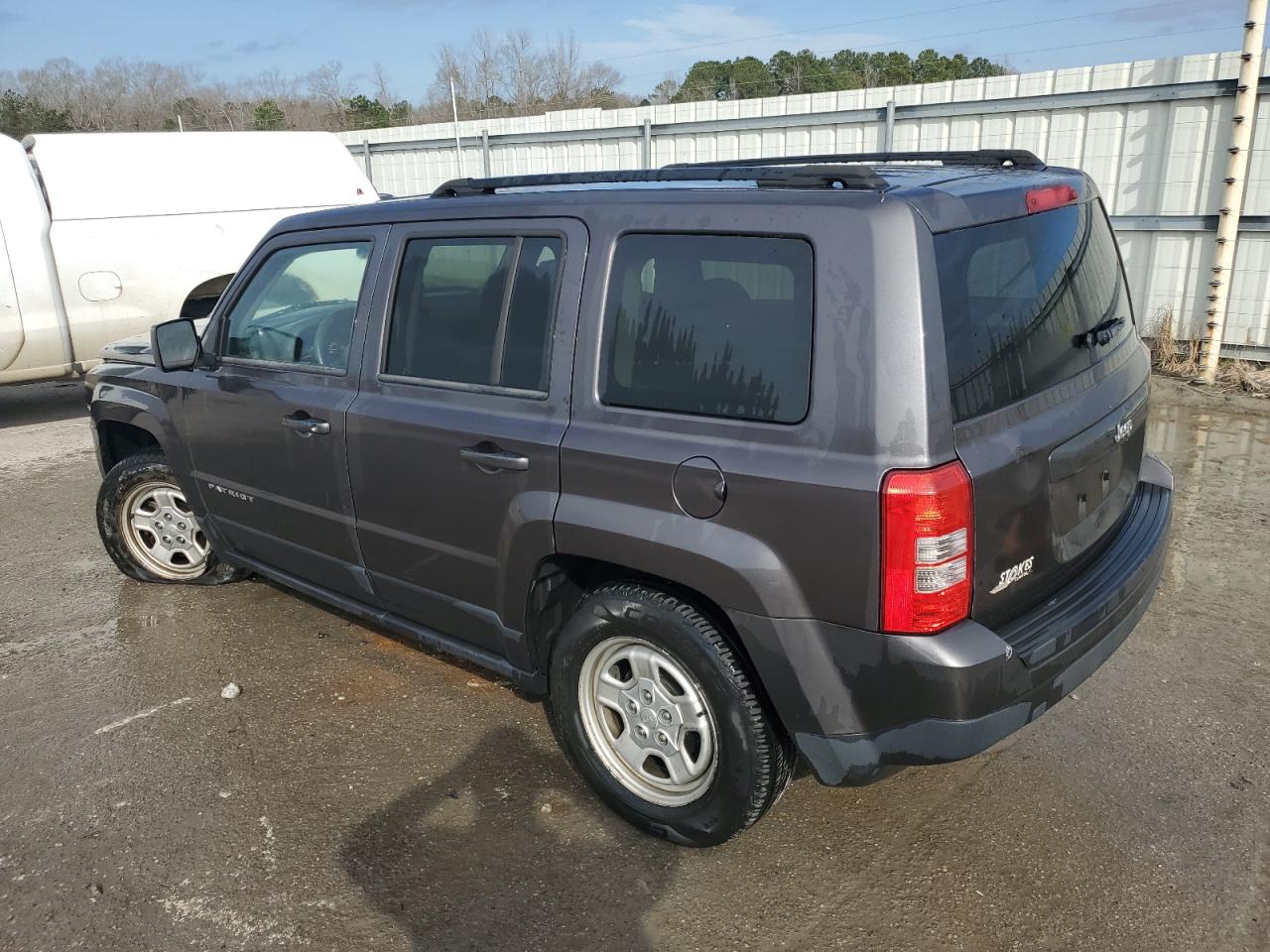 2015 Jeep Liberty (Patriot) - Image 2