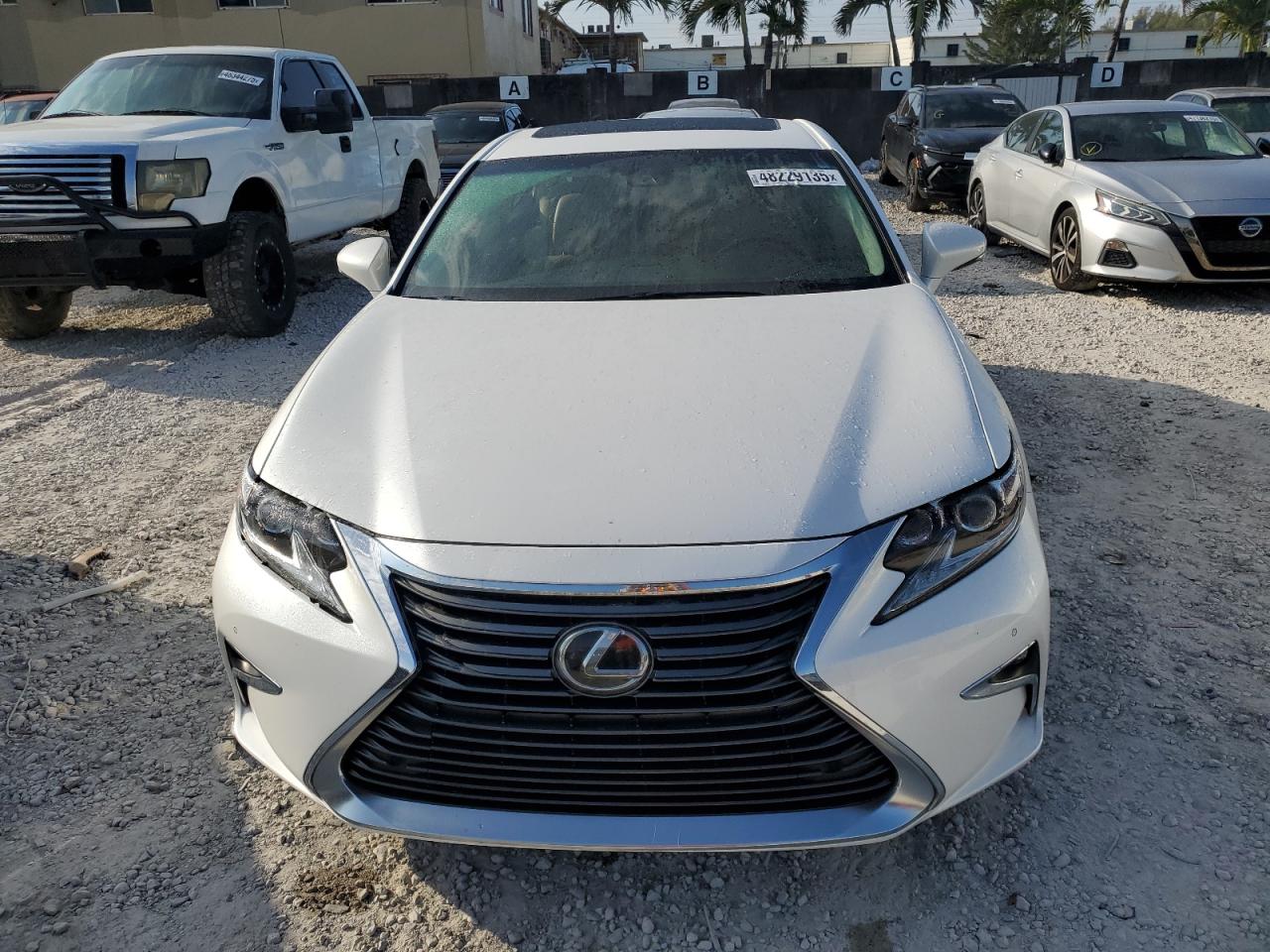 2016 Lexus ES - Image 5