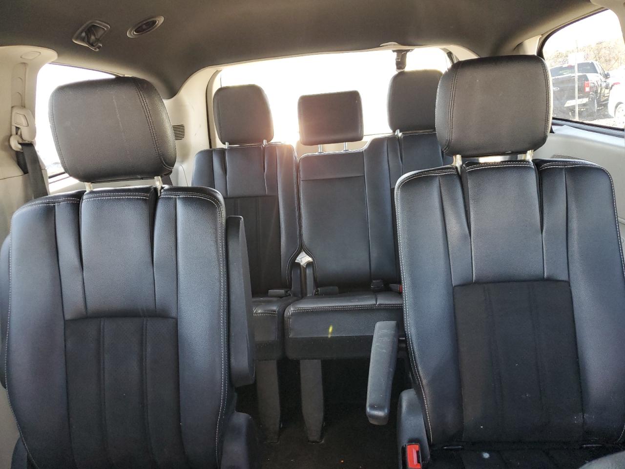 2019 Dodge Caravan - Image 10