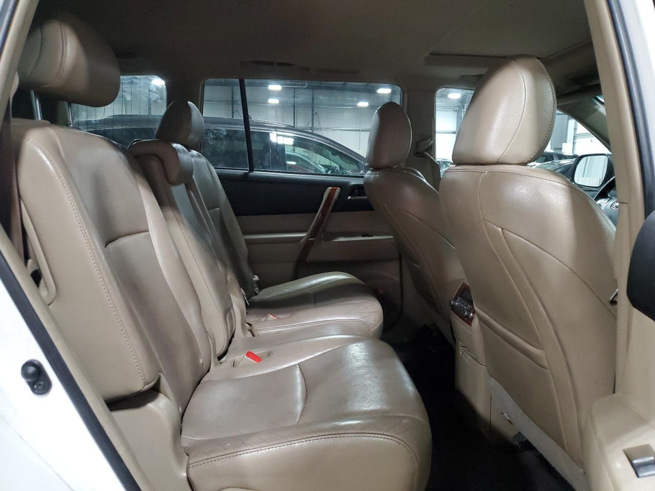 2012 Toyota Highlander - Image 12