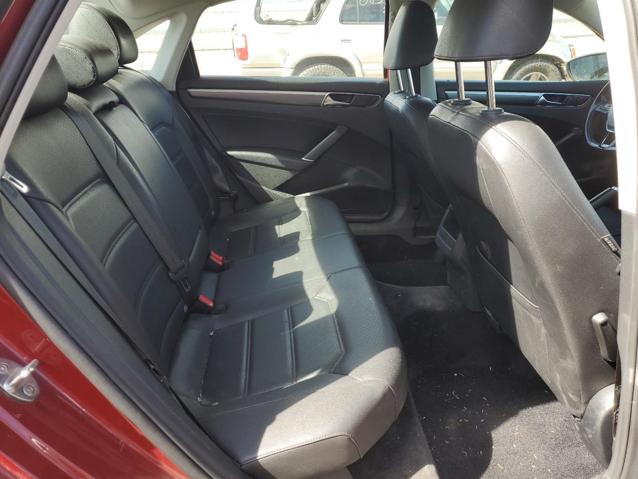 2018 Volkswagen Passat - Image 10