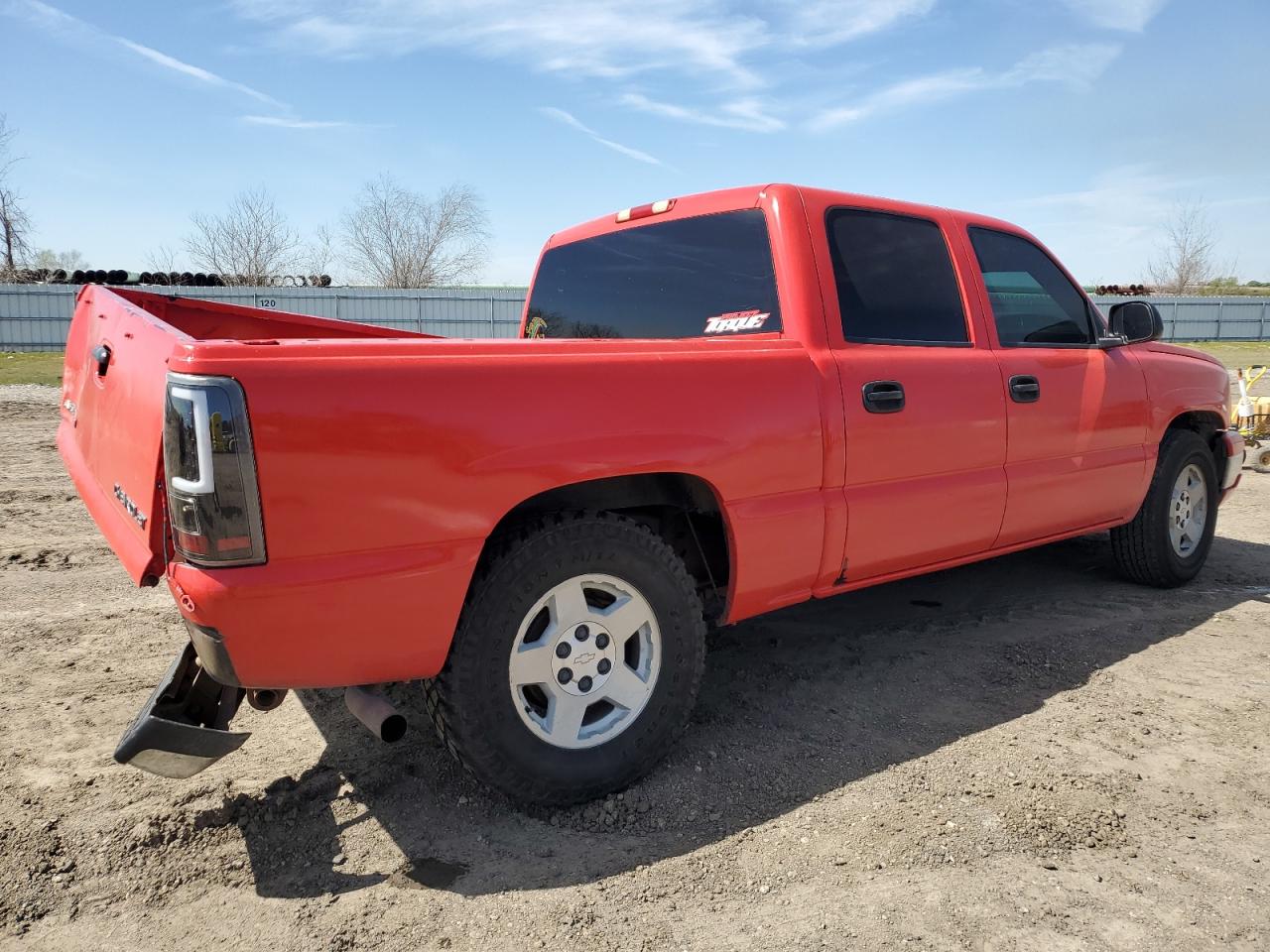 2005 Chevrolet Silverado - Image 3