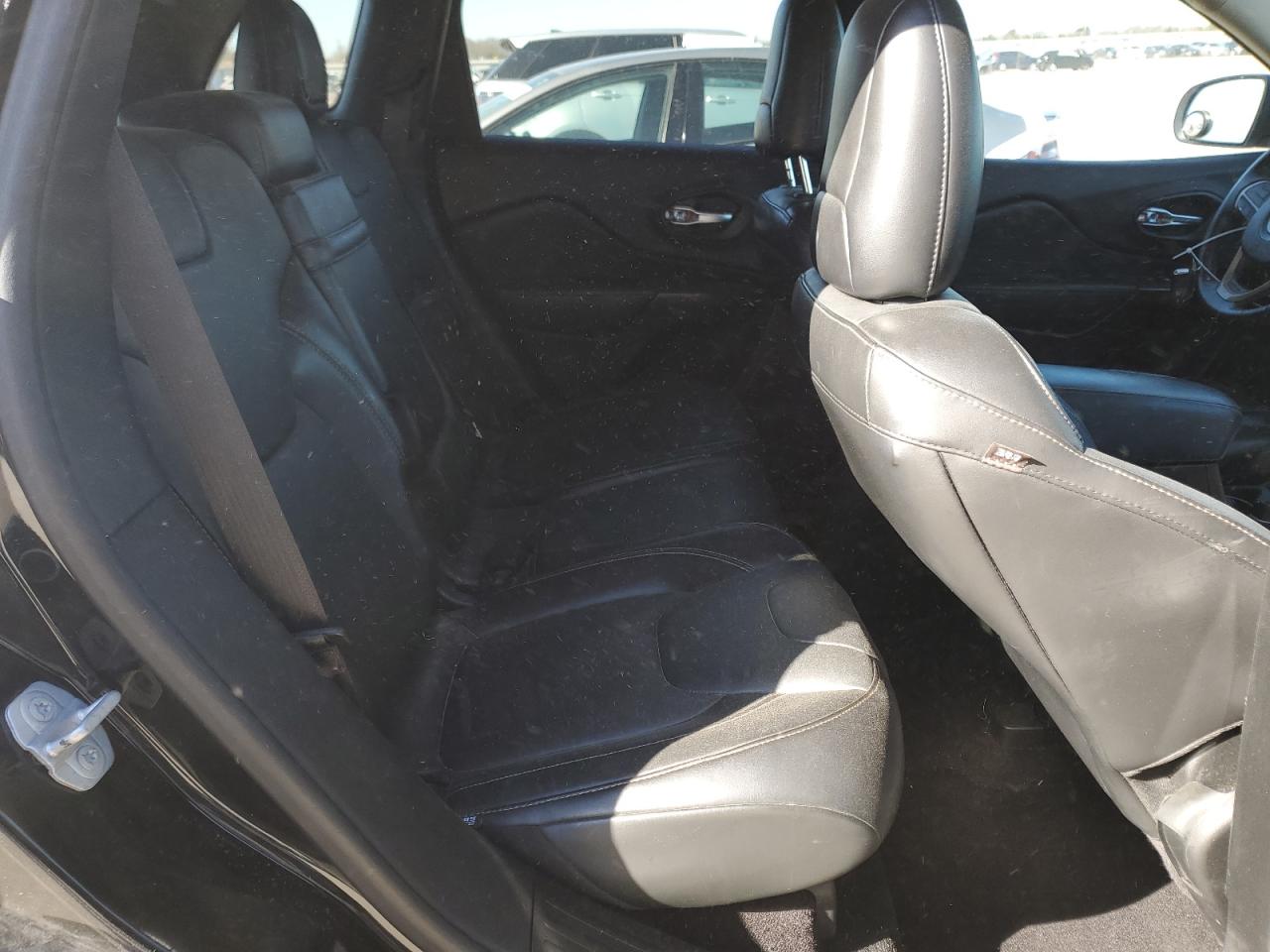 2016 Jeep Grand Cherokee - Image 11
