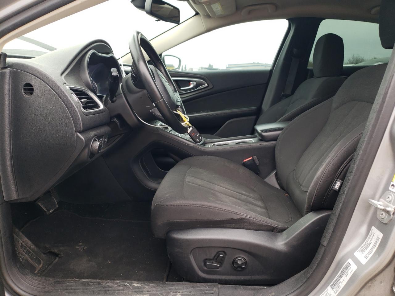 2016 Chrysler 200 - Image 7
