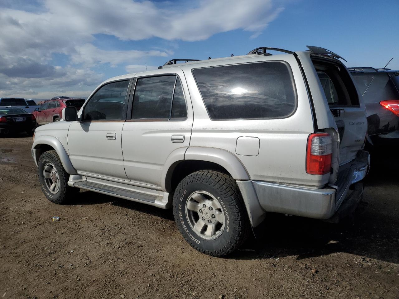 2000 Toyota 4Runner - Image 2