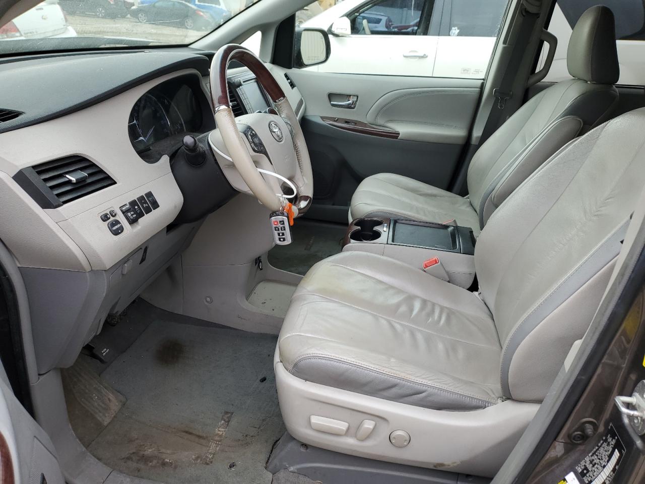 2011 Toyota Sienna - Image 7