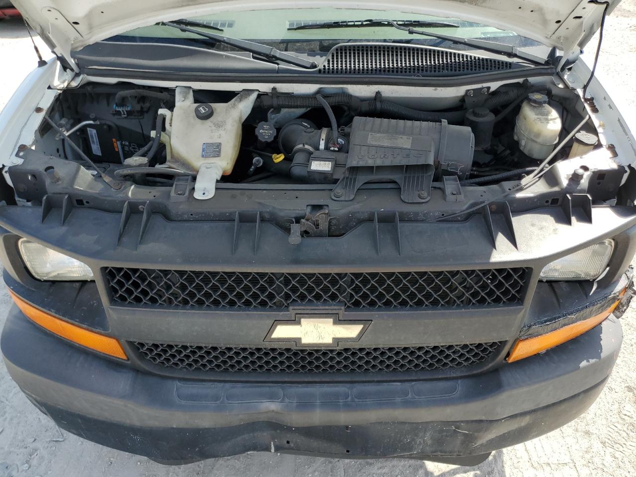 2015 Chevrolet Express - Image 12