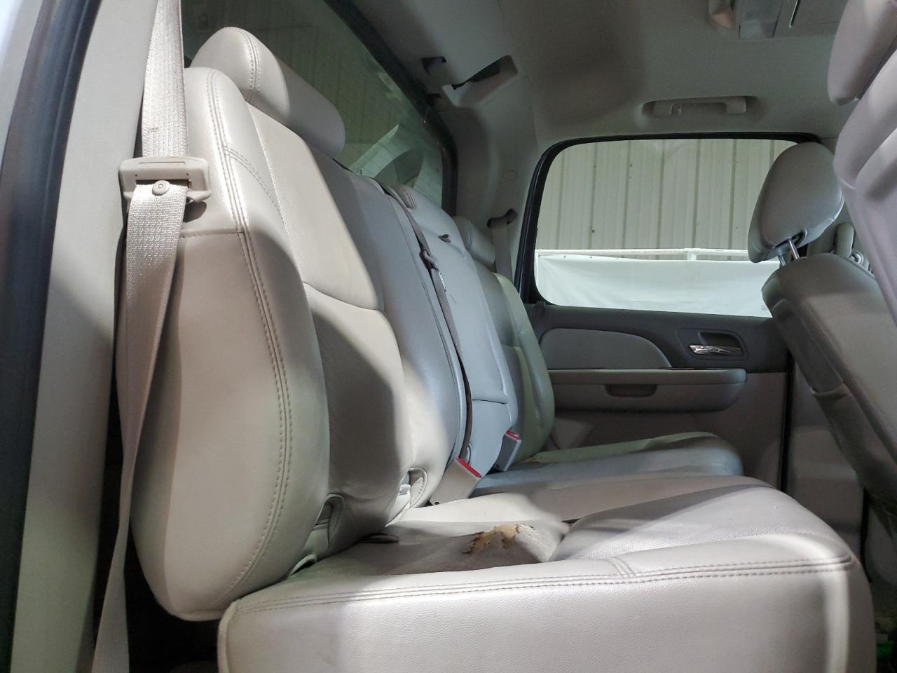 2012 Chevrolet Avalanche - Image 10