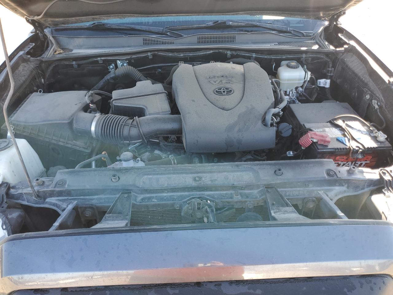 2019 Toyota Tacoma - Image 12