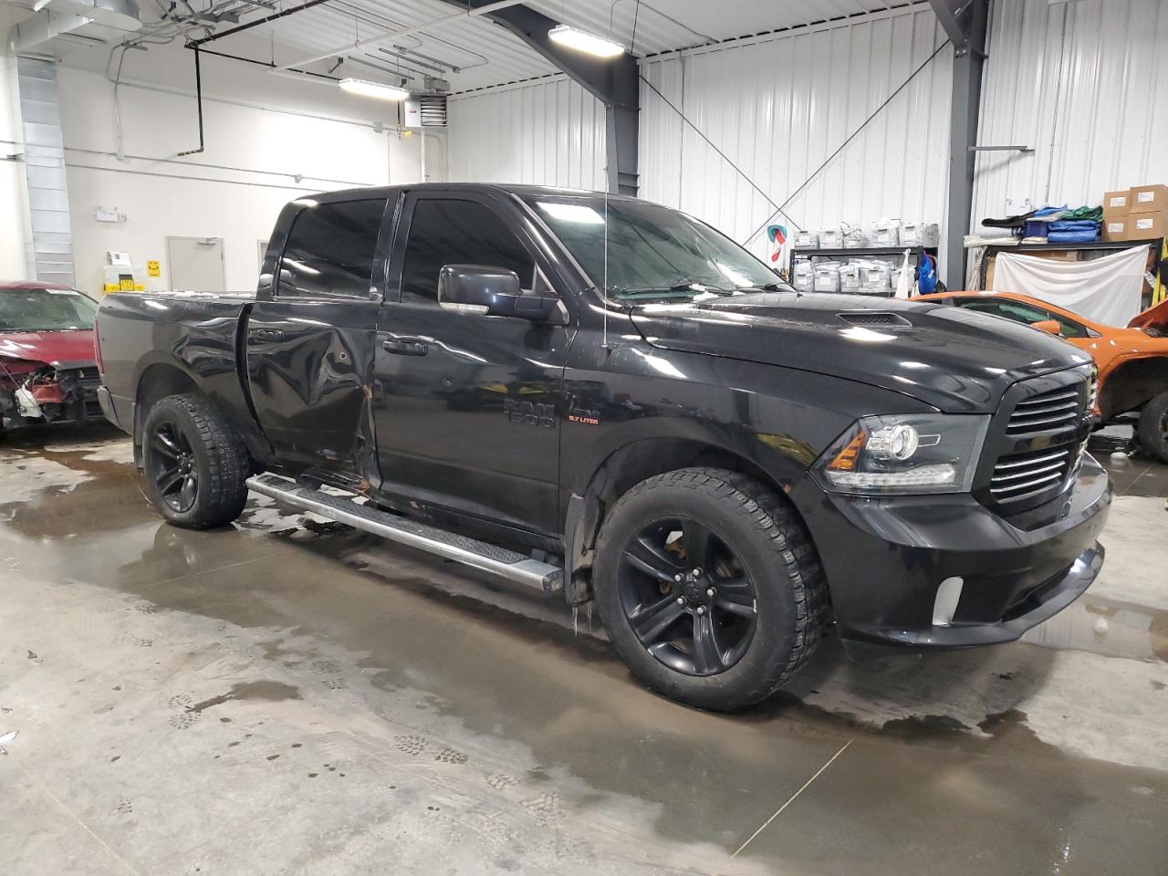 2016 RAM 1500 - Image 4