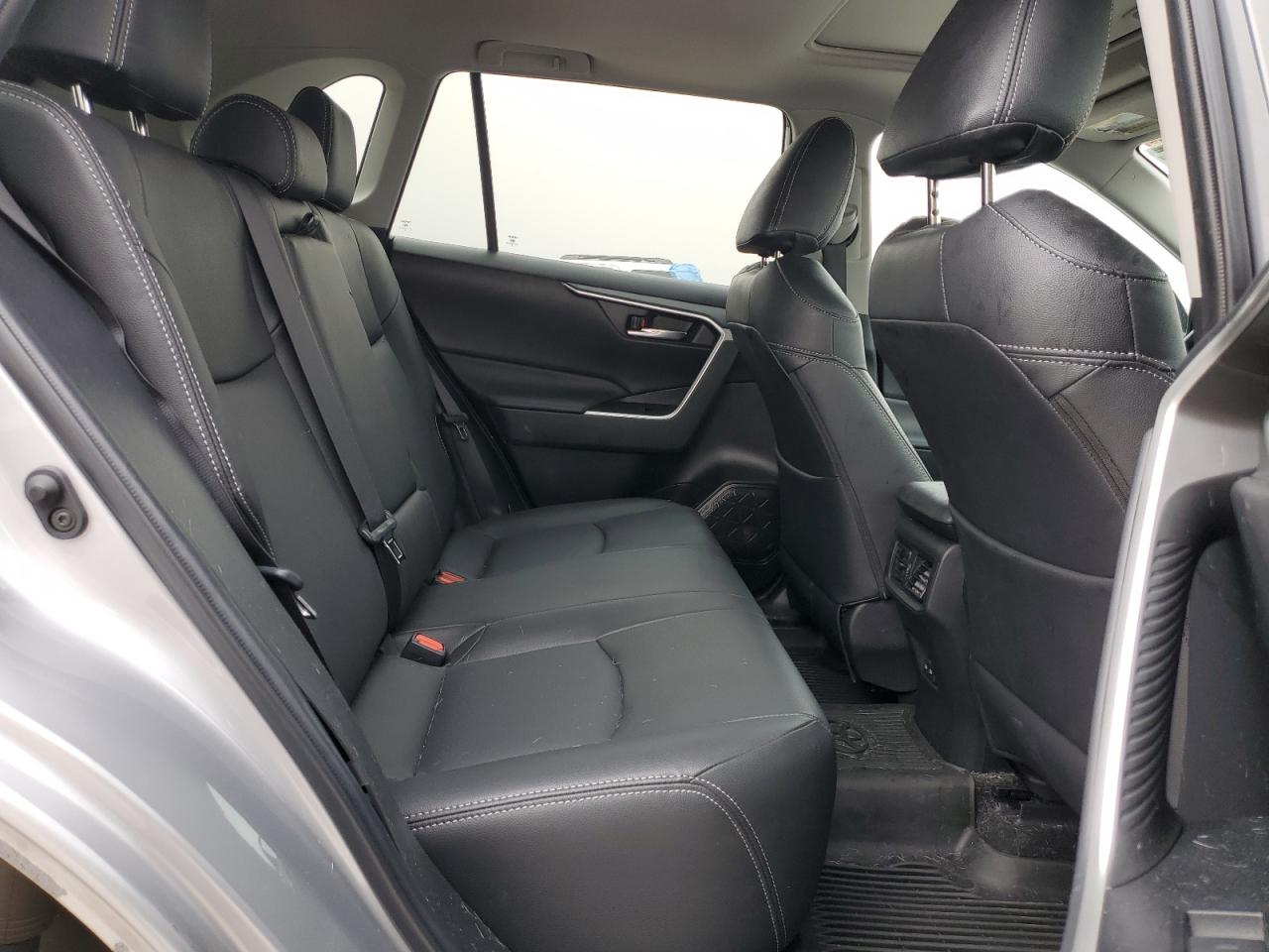 2022 Toyota RAV 4 - Image 10