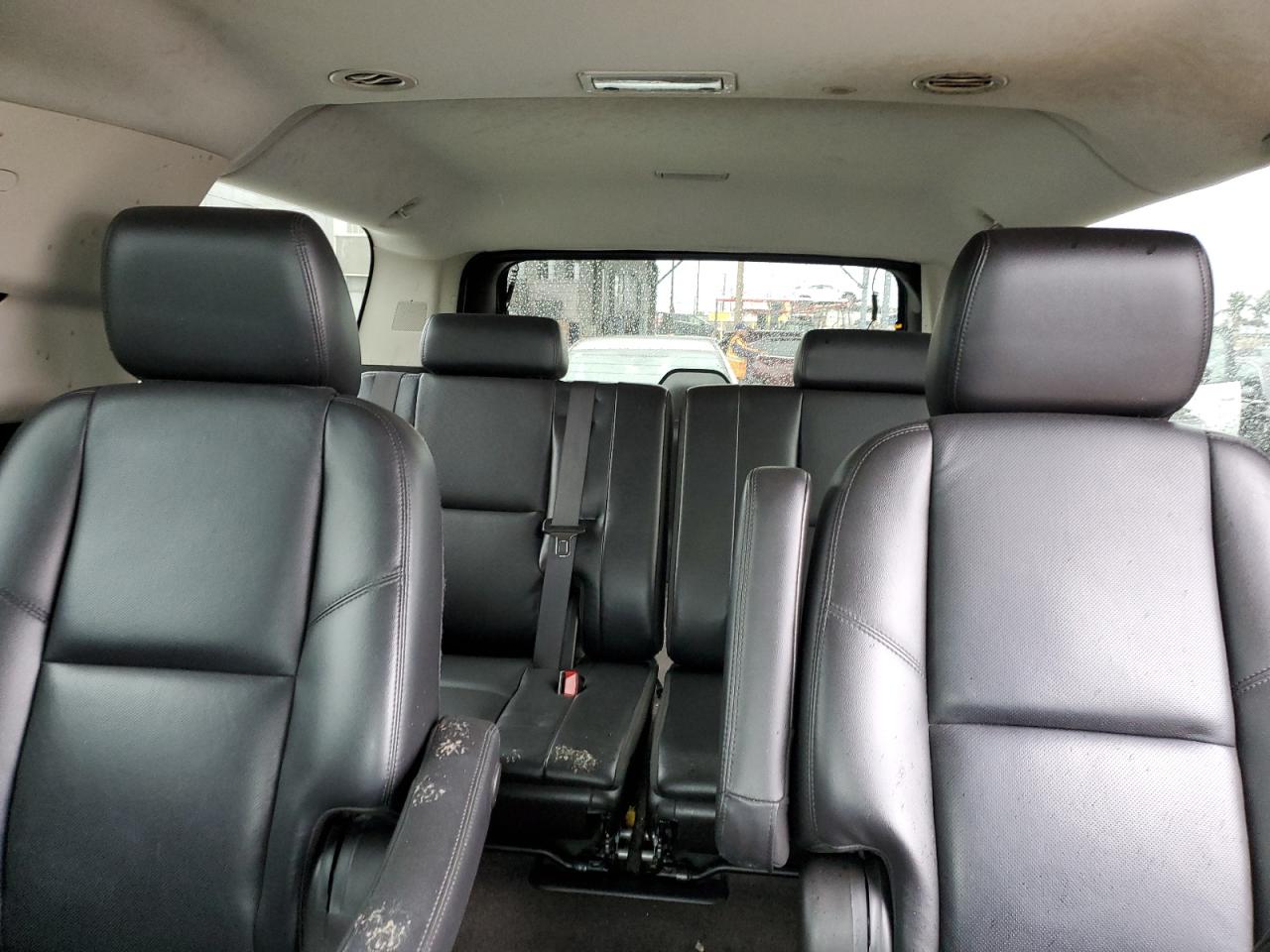 2011 Chevrolet Suburban - Image 10
