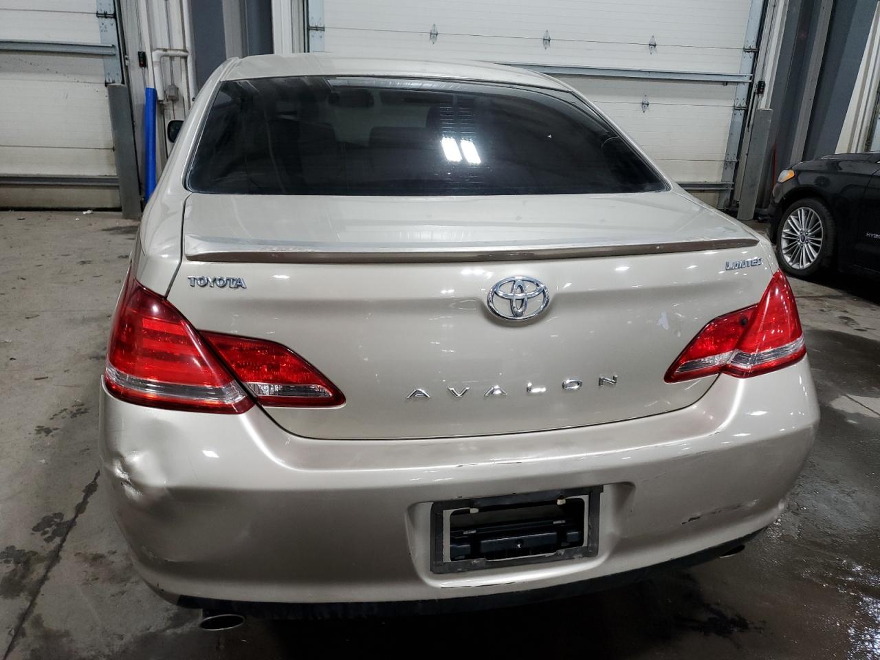 2007 Toyota Avalon - Image 6