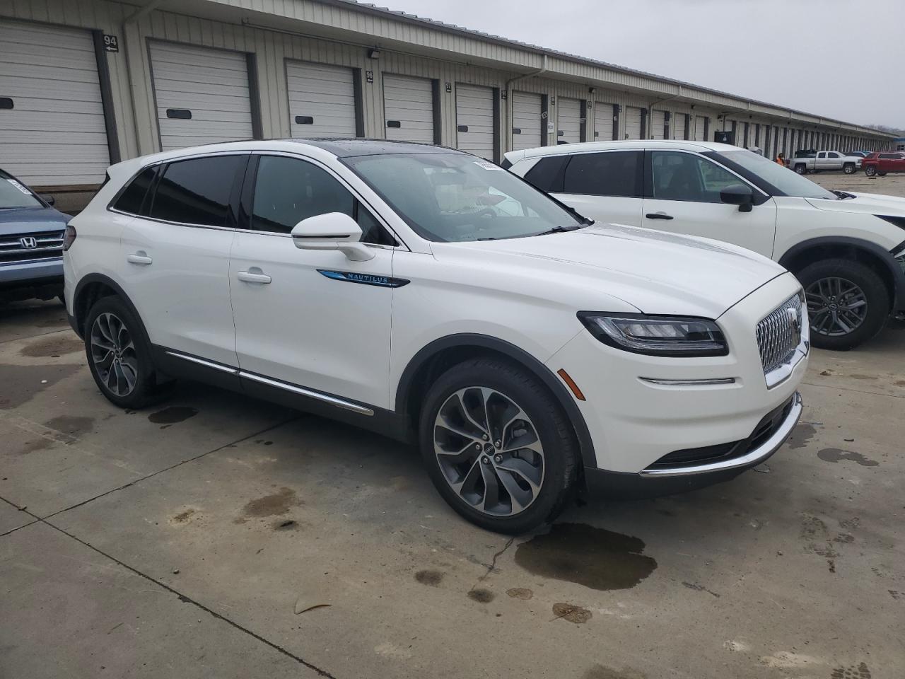 2021 Lincoln Nautilus - Image 4