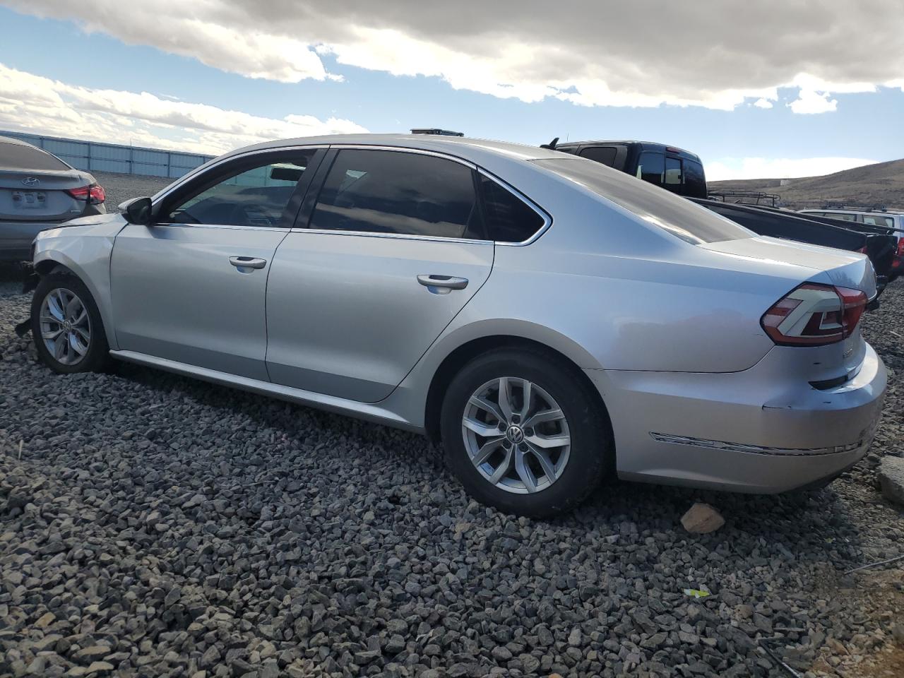 2016 Volkswagen Passat - Image 2