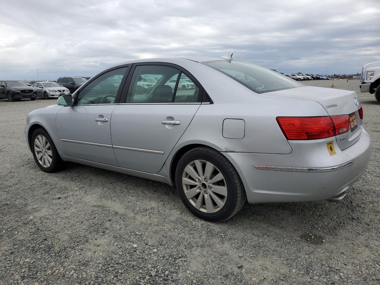 2010 Hyundai Sonata - Image 2