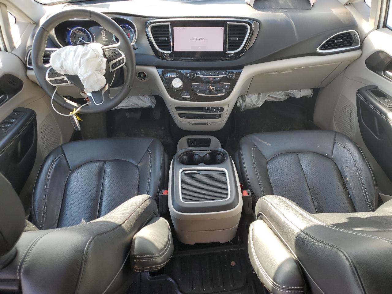 2022 Chrysler Pacifica - Image 8