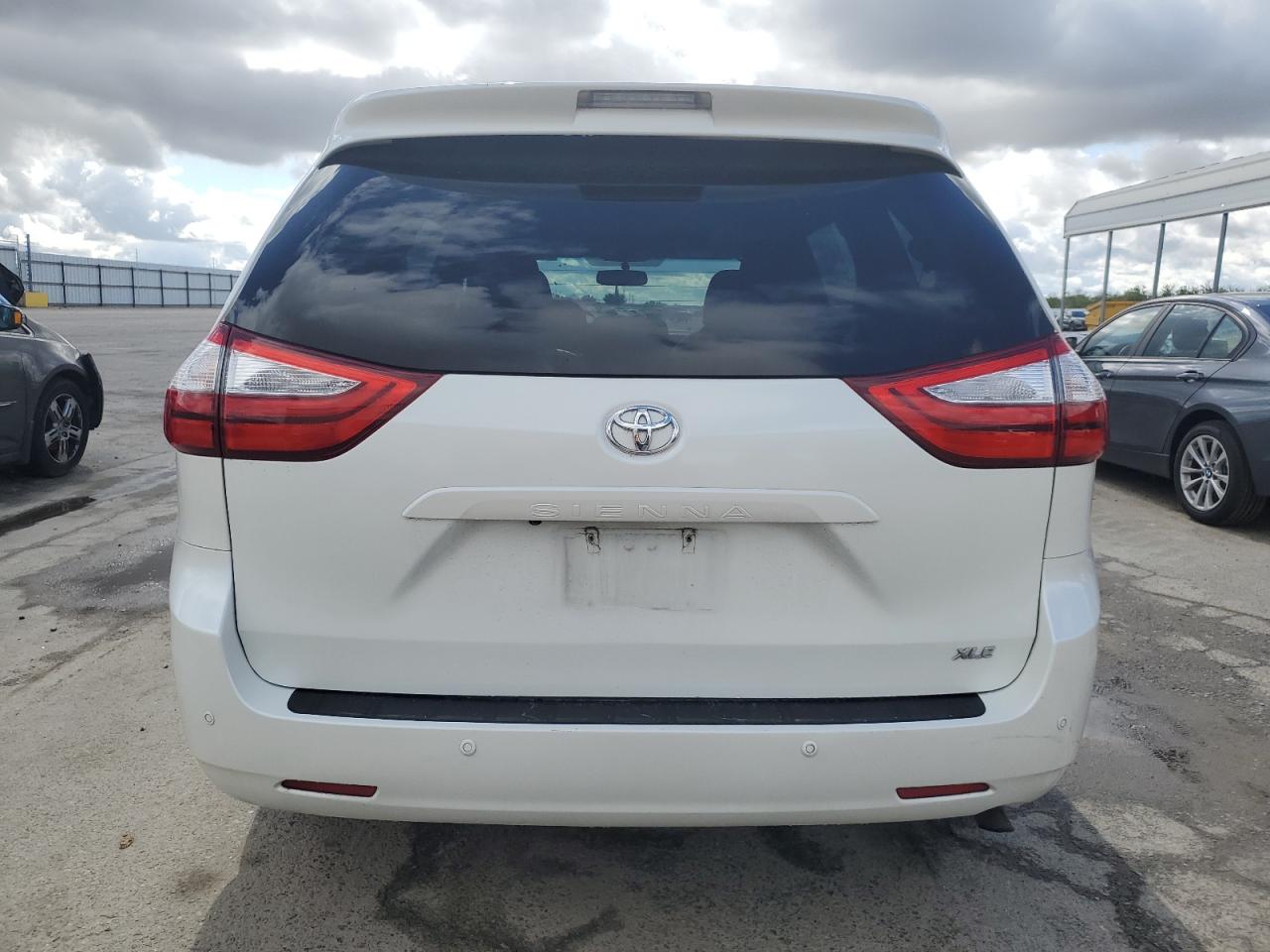 2015 Toyota Sienna - Image 6
