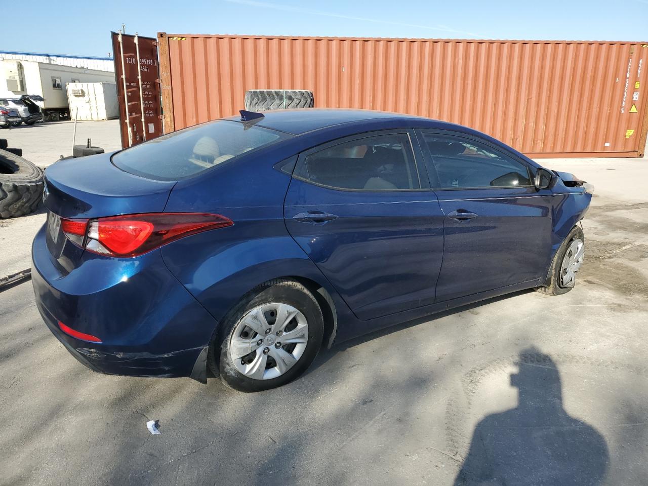 2016 Hyundai Elantra - Image 3