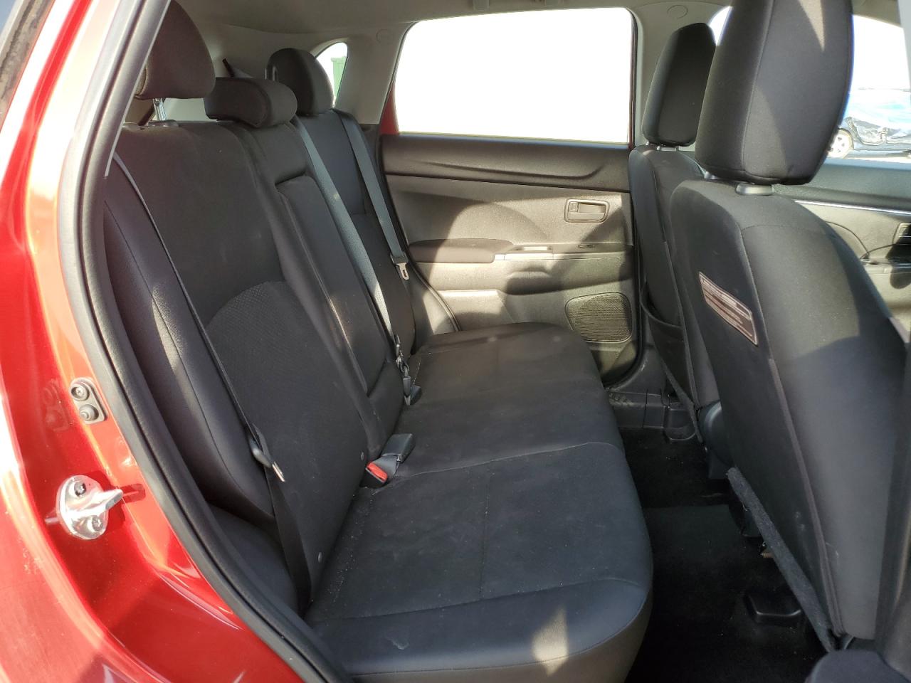2014 Mitsubishi Outlander - Image 11