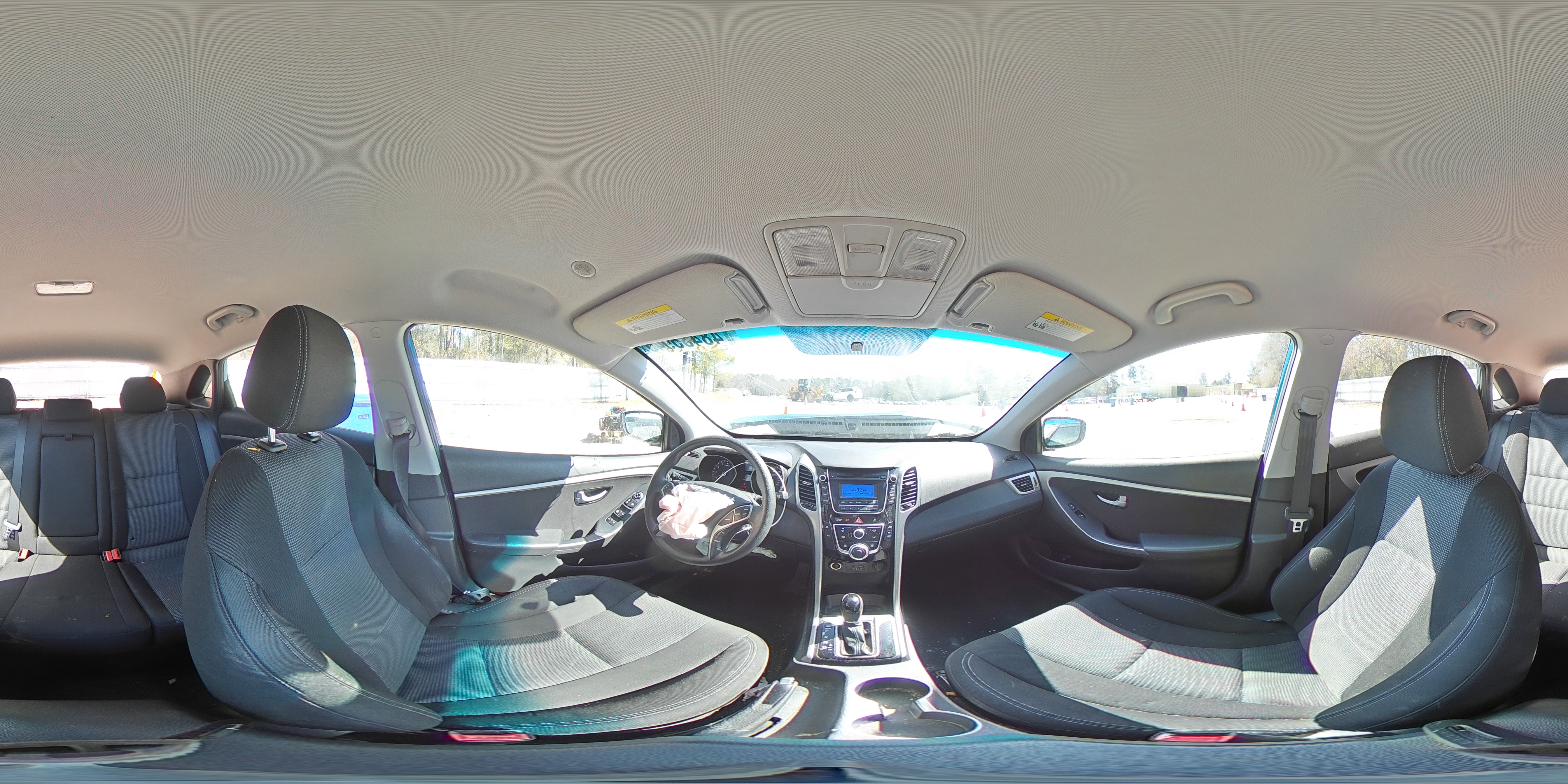 2017 Hyundai Elantra - Image 12