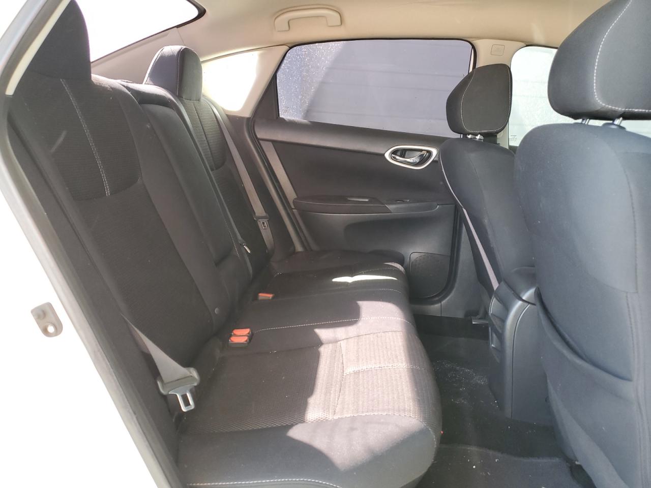 2015 Nissan Sentra - Image 10