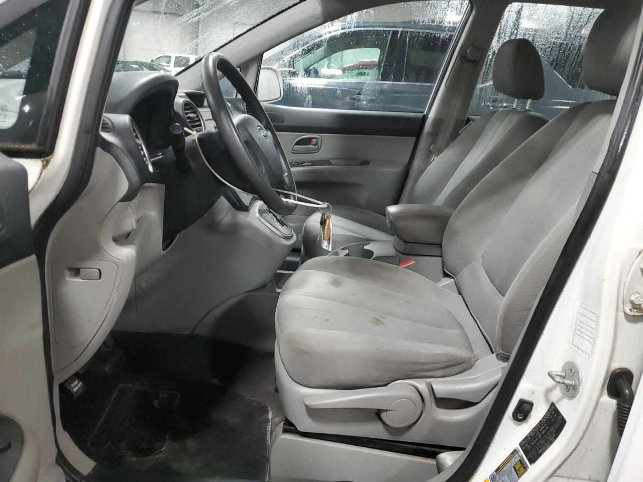 2010 Kia Rondo - Image 7